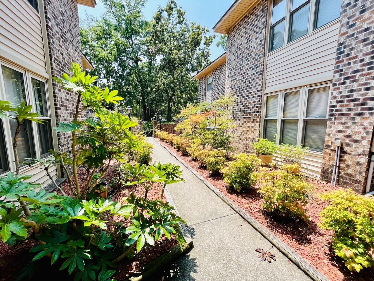 404 75th Ave N #C - Photo 2 of 21