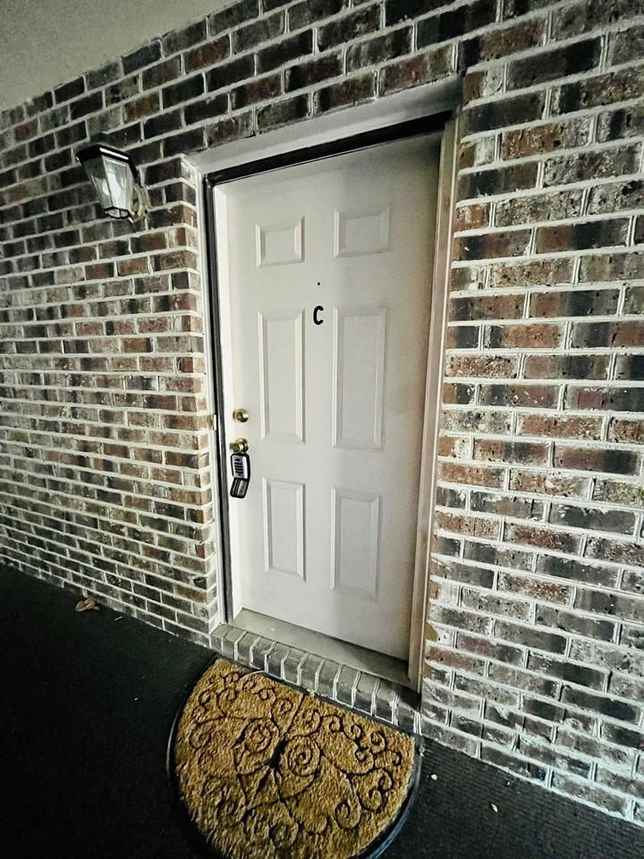 404 75th Ave N #C - Photo 3 of 21