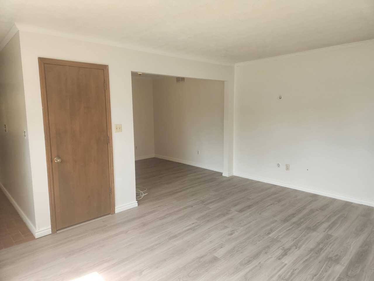 1758 Lynnhurst Rd - Photo 2 of 10