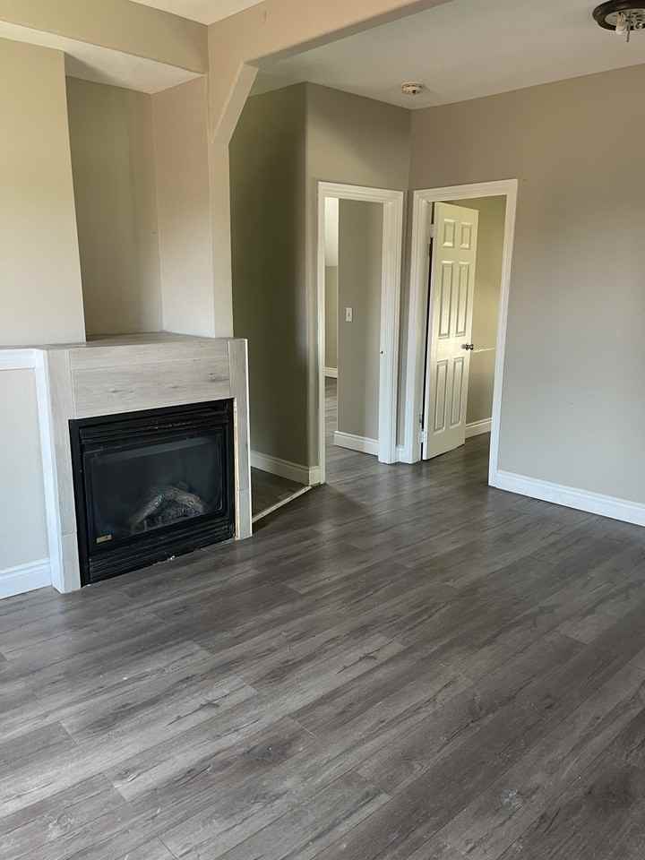 369 Mckay Ave Apartments in University, Windsor, ON N9B 1Z5 Zumper