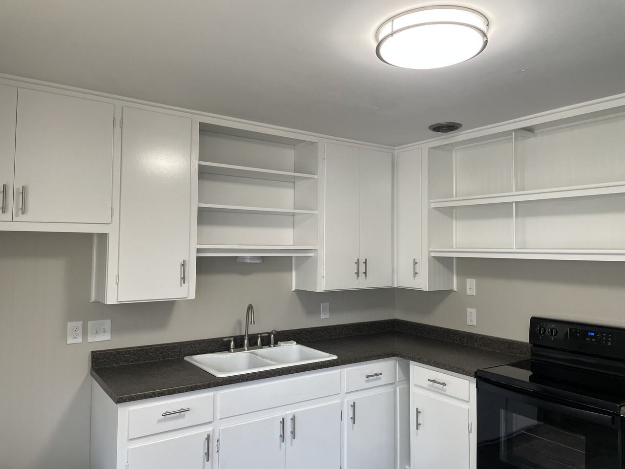 3529 Sw 9th St - Photo 2 of 11