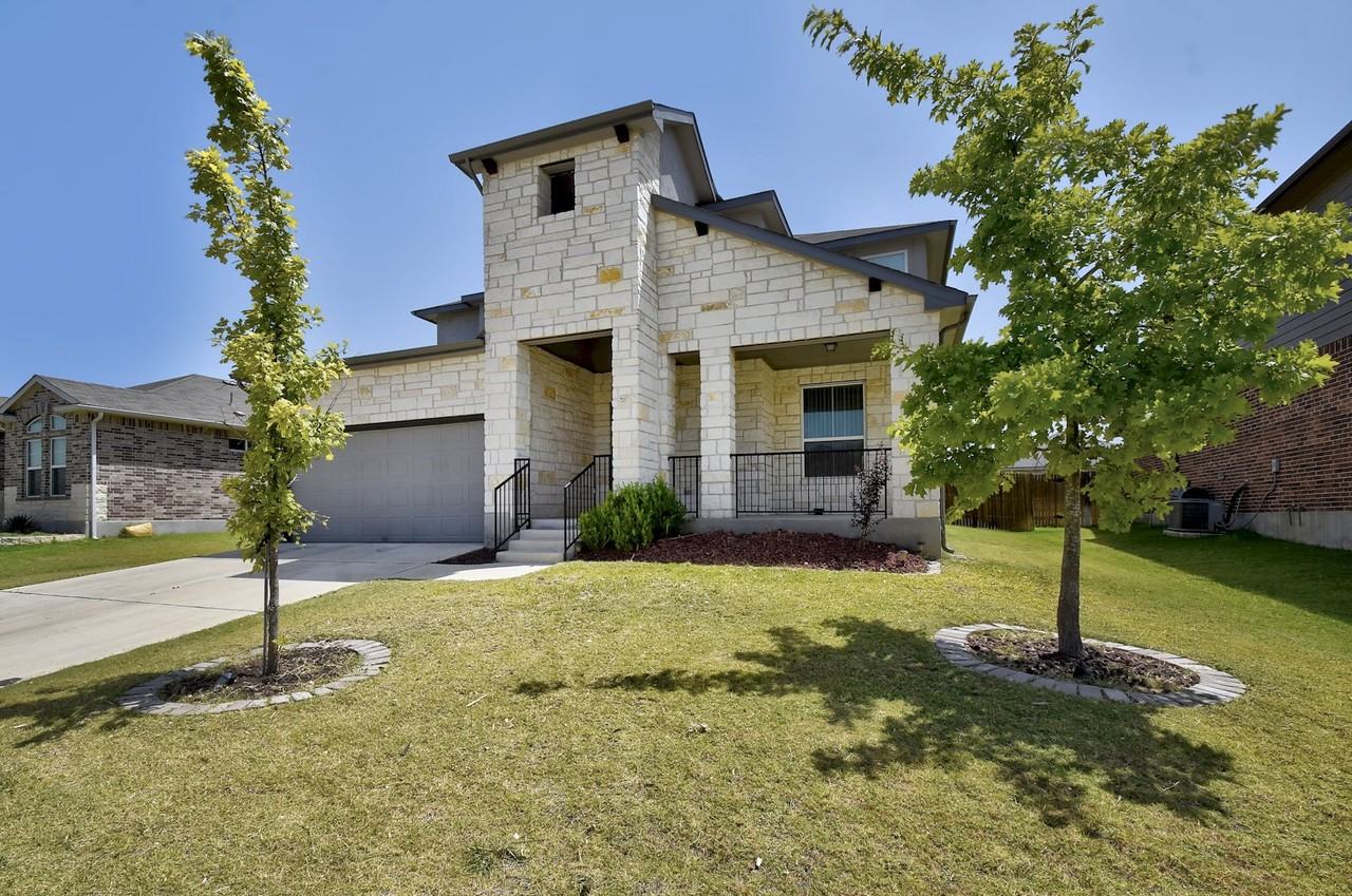 2061 Flintshire Dr - Photo 2 of 30