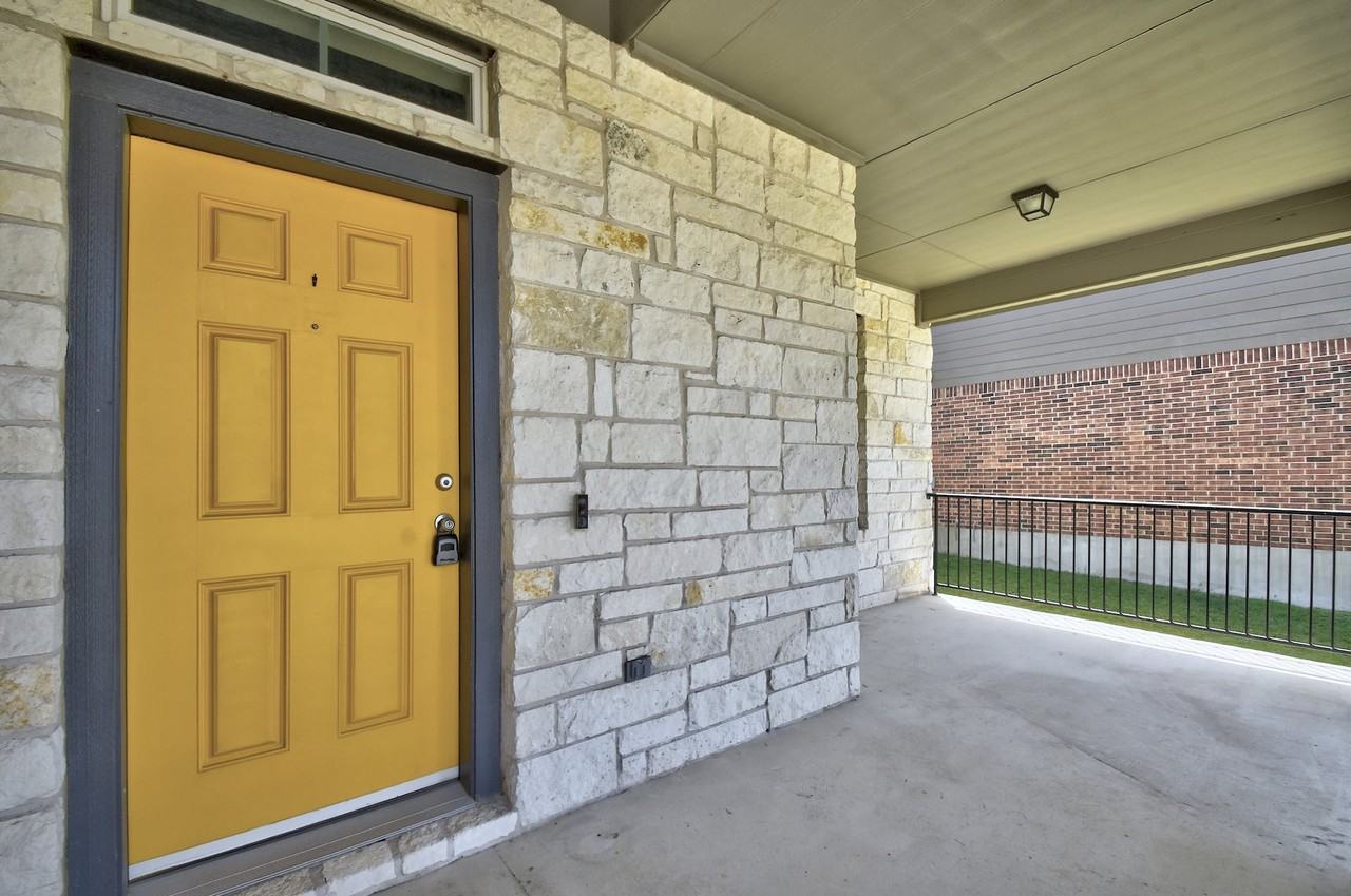 2061 Flintshire Dr - Photo 3 of 30