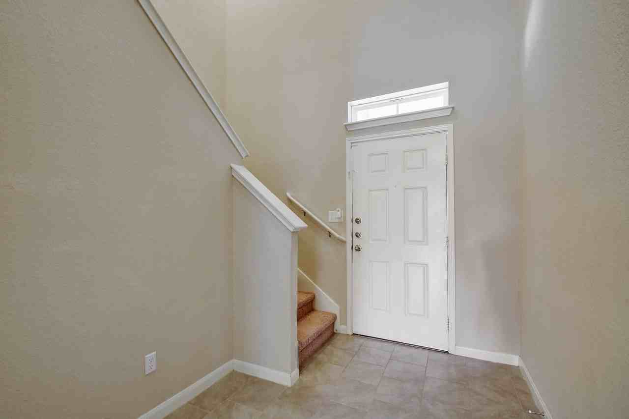 2061 Flintshire Dr - Photo 4 of 30