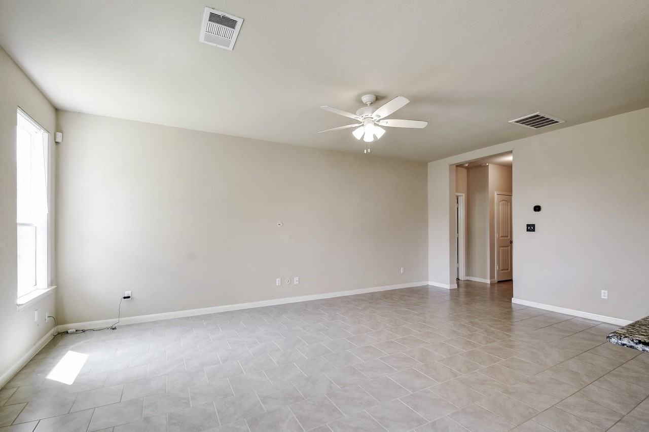 2061 Flintshire Dr - Photo 7 of 30