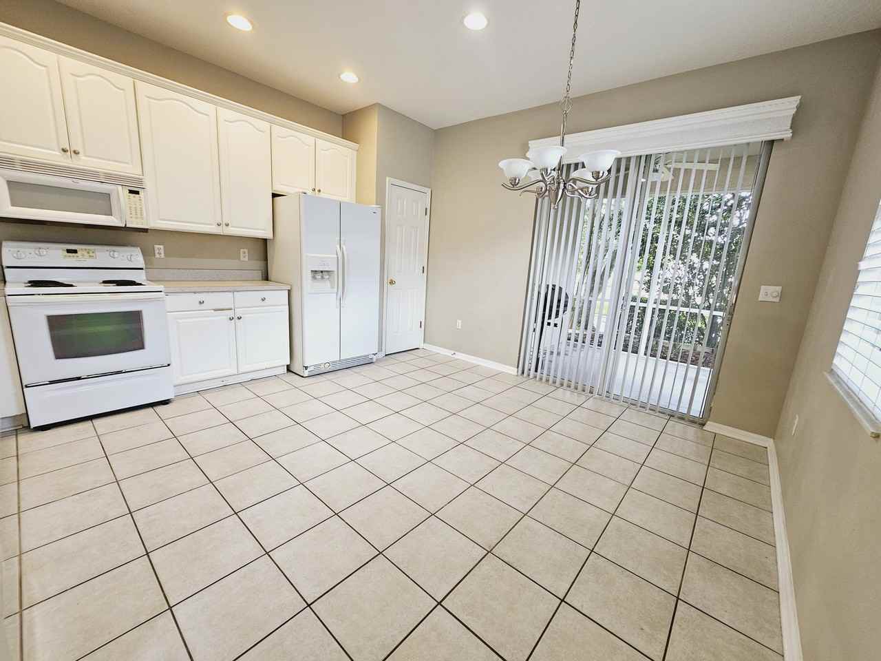 1065 View Pointe Way - Photo 3 of 11