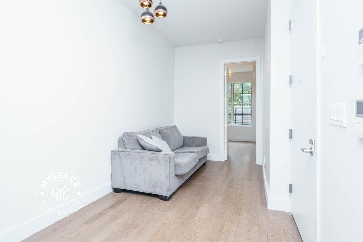99 Varet St #2L - Photo 2 of 12