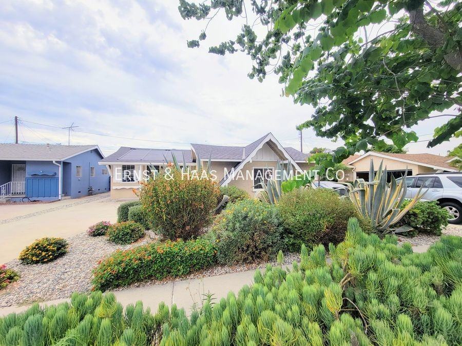 21417 Rossford Ave - Photo 2 of 23