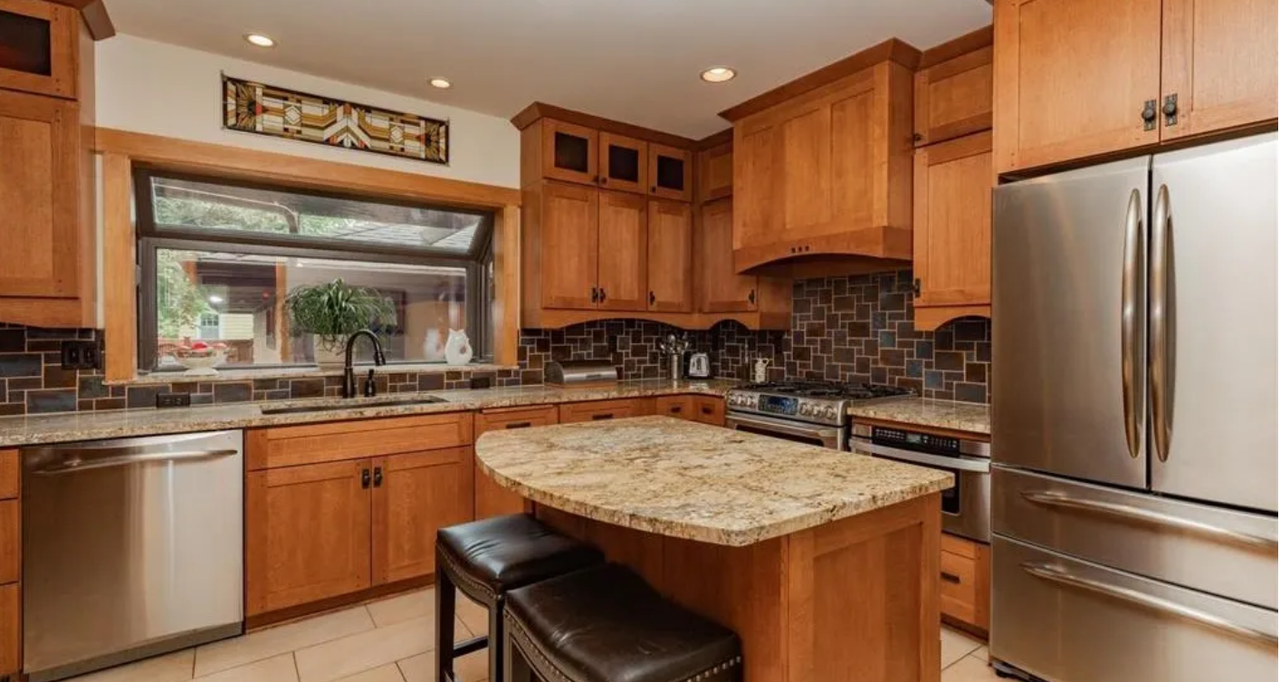 388 Mount Curve Blvd #NA - Photo 2 of 3