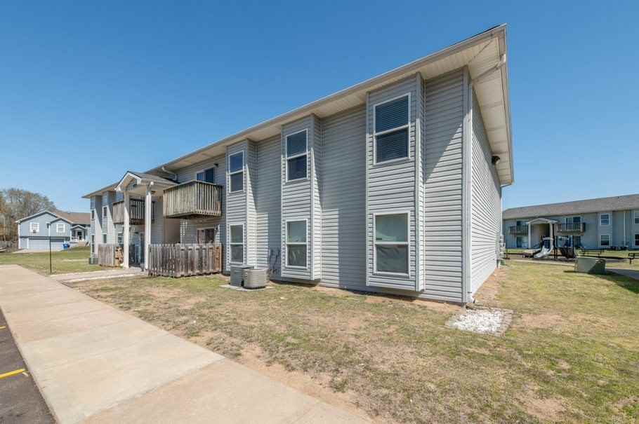 402 River Falls Rd - Photo 2 of 14