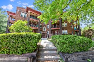 featured image of 2732 Charlotte St