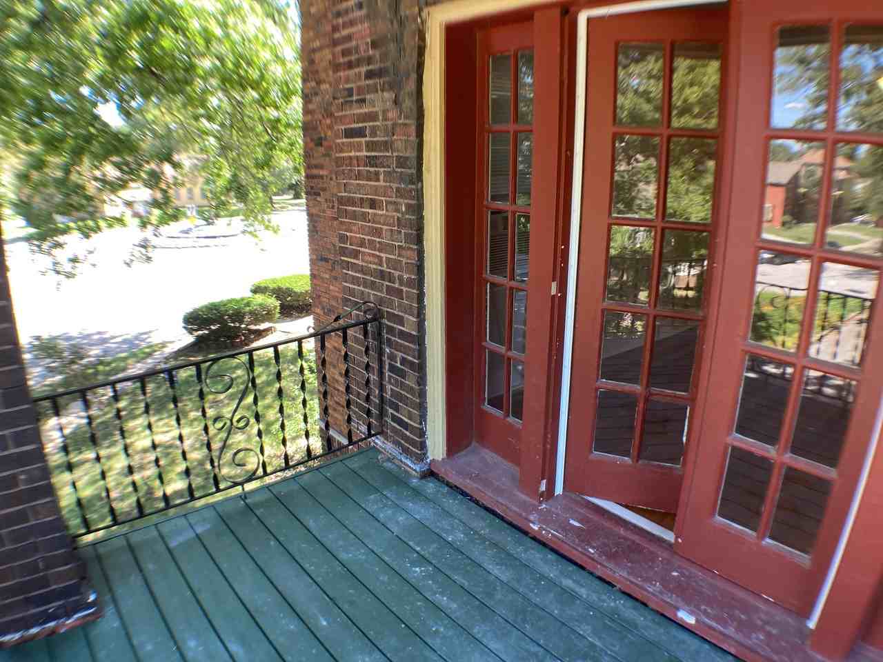 2732 Charlotte St - Photo 4 of 15