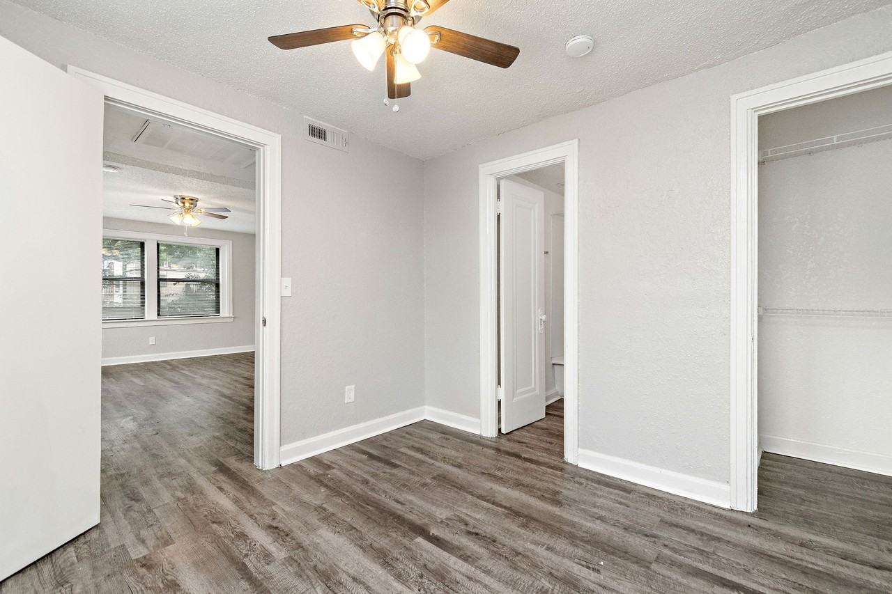 2732 Charlotte St - Photo 6 of 15