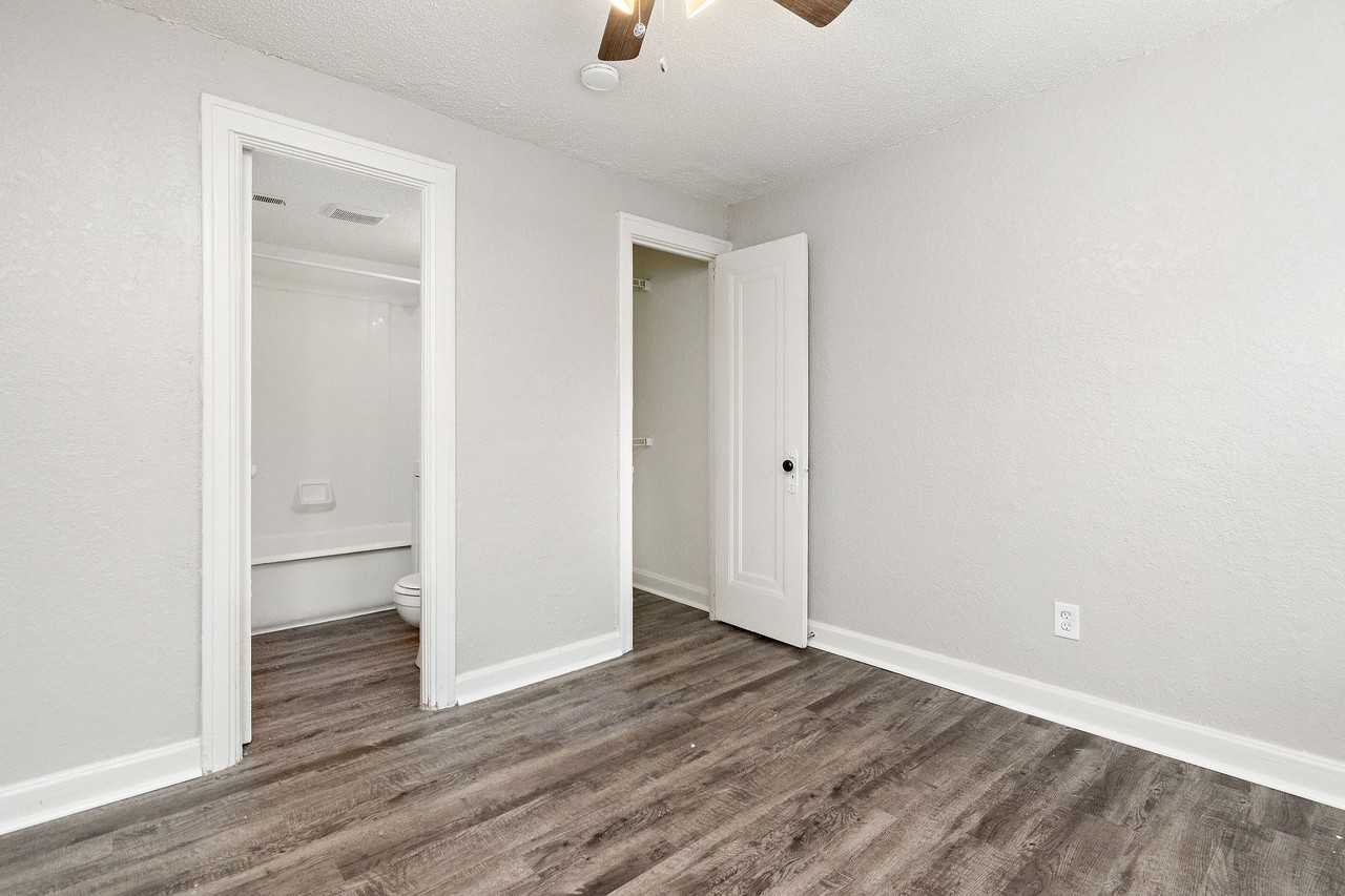 2732 Charlotte St - Photo 7 of 15