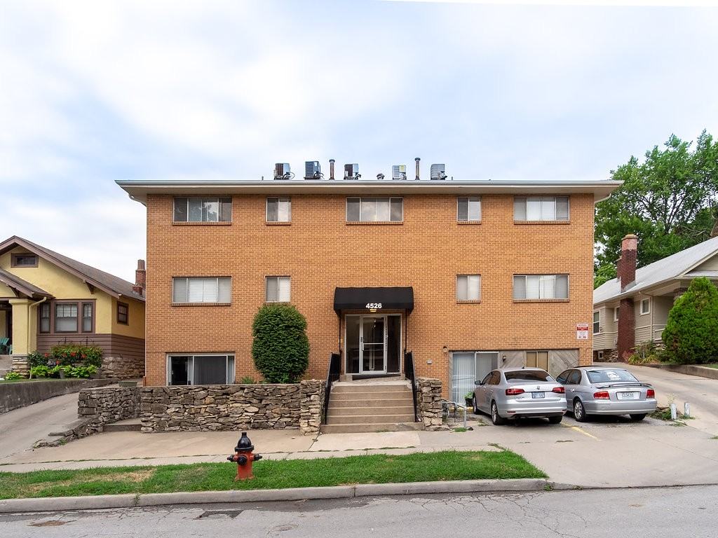 4526 Jefferson St - Photo 3 of 10