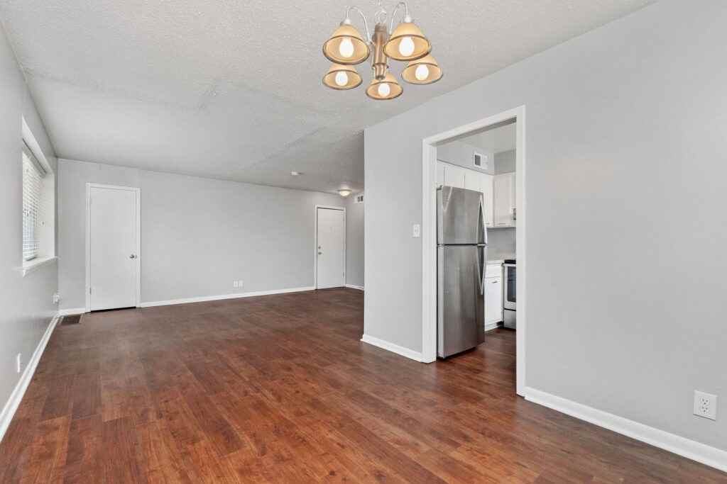 4526 Jefferson St - Photo 7 of 10