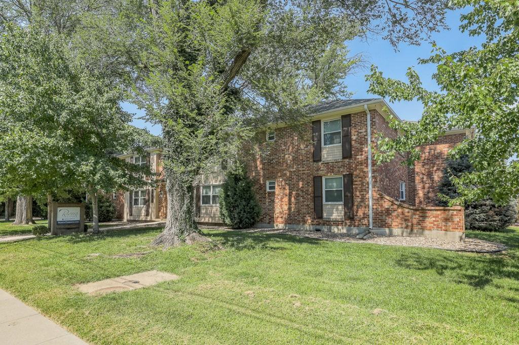 6818 W 76th St - Photo 2 of 12