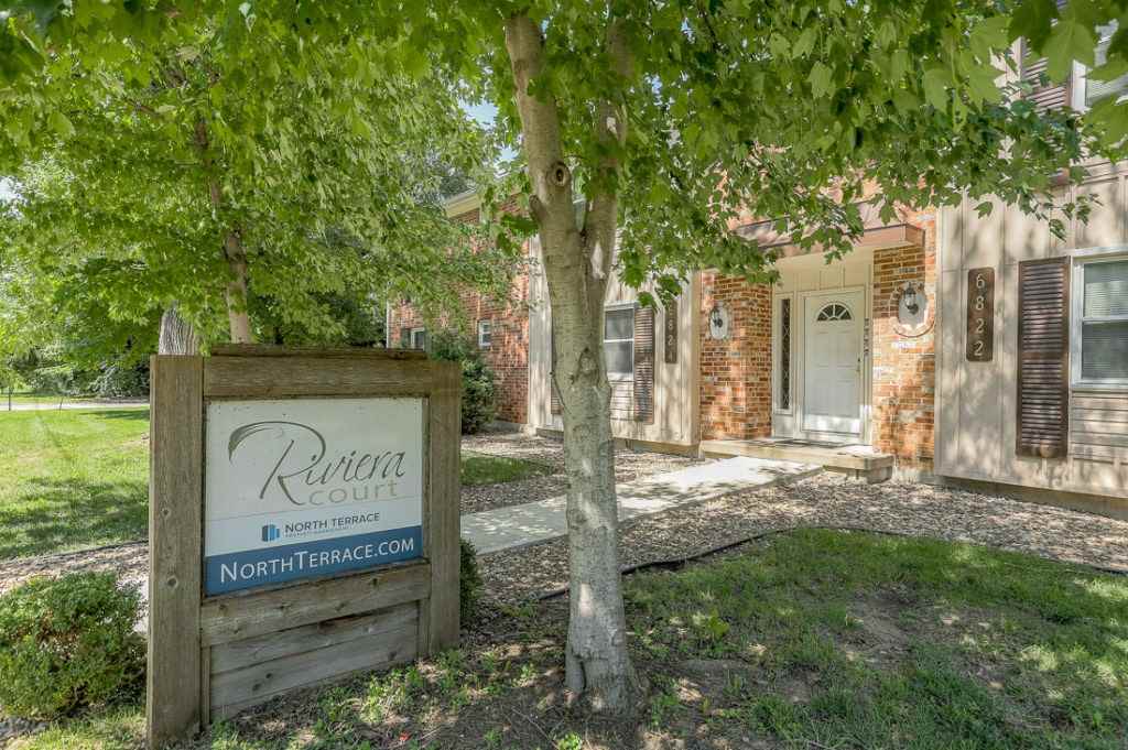 6818 W 76th St - Photo 3 of 12