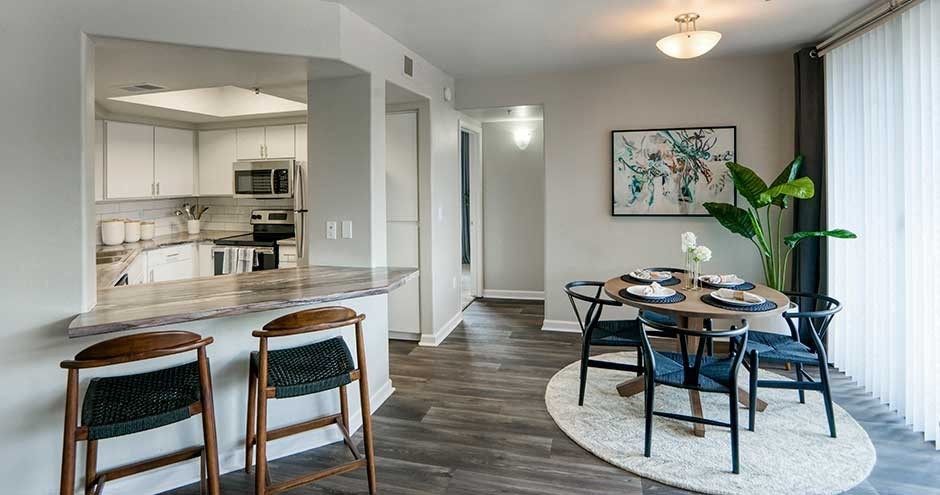 Bella Vista Apartments - Photo 2 of 33