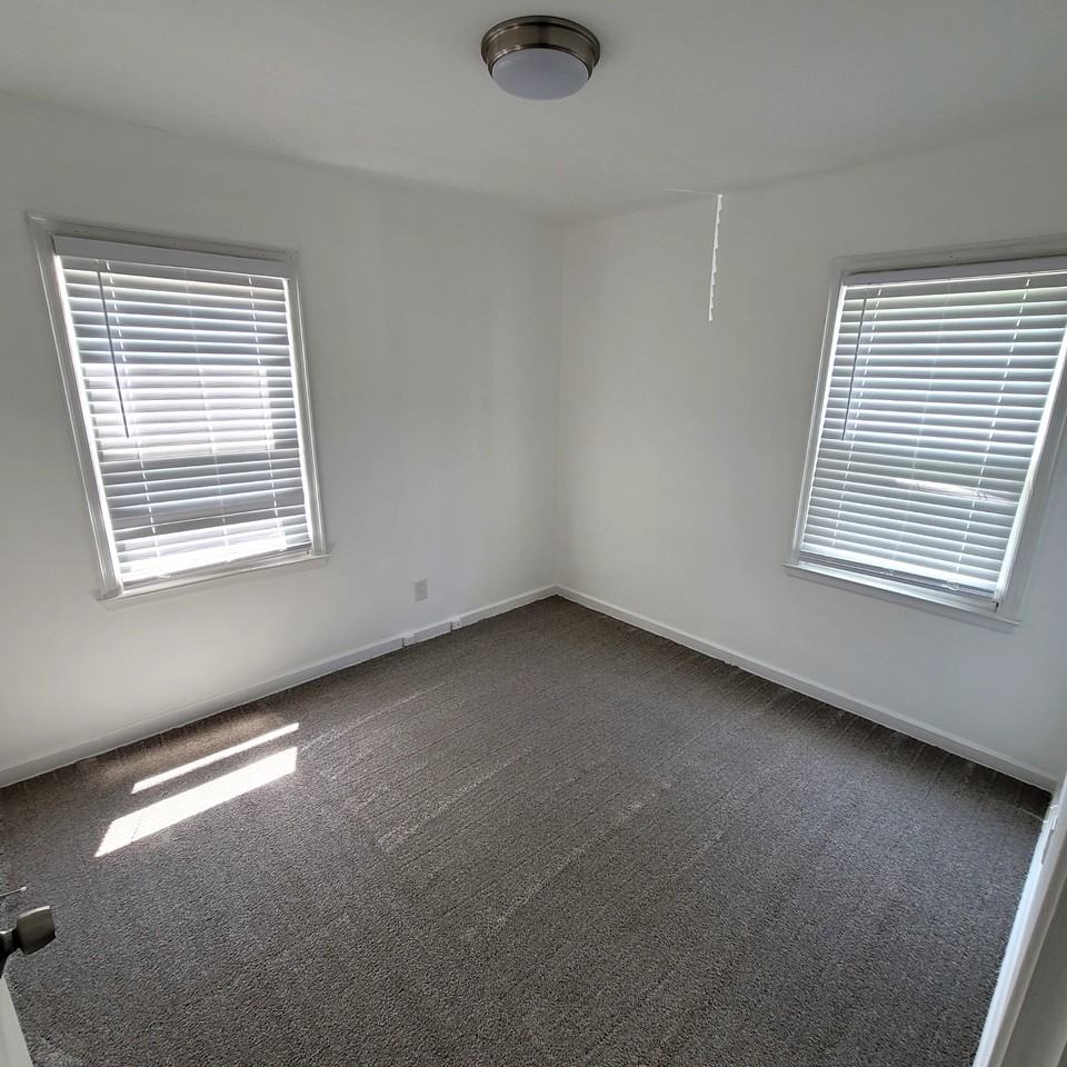 2542 23rd St #1 - Photo 5 of 12