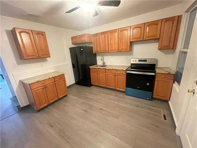 417 N Church St - Photo 3 of 9