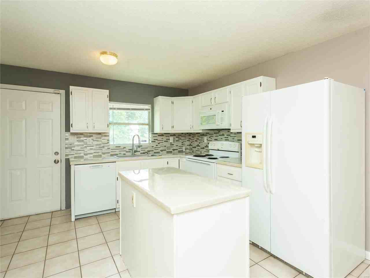 133 Lithia Ave - Photo 2 of 27