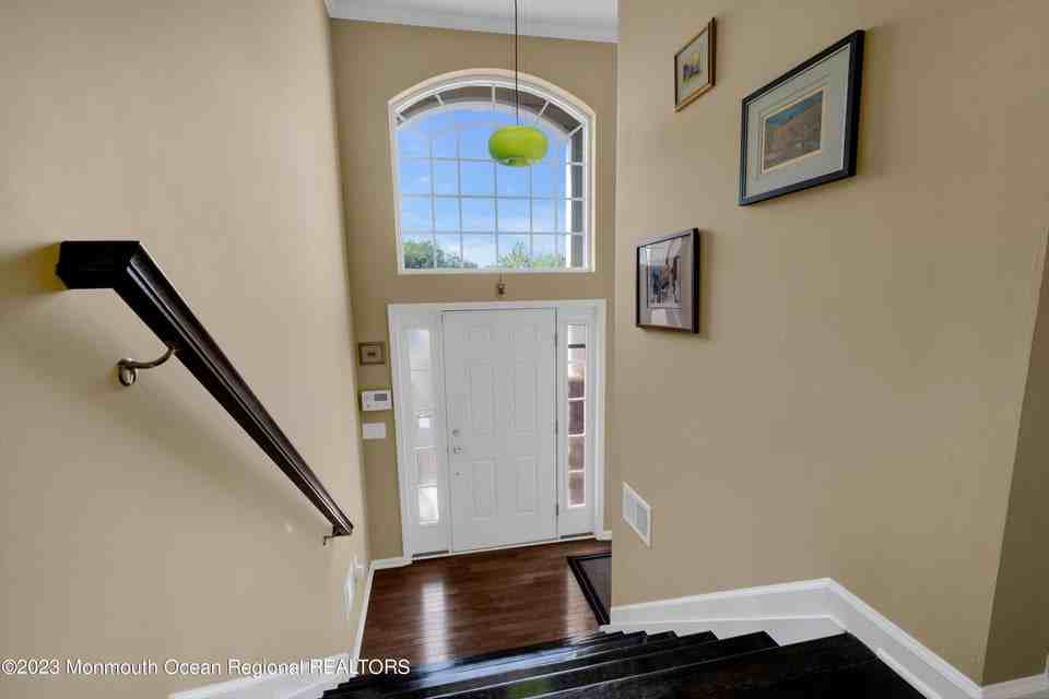 9 Mcgowan Ct - Photo 2 of 30