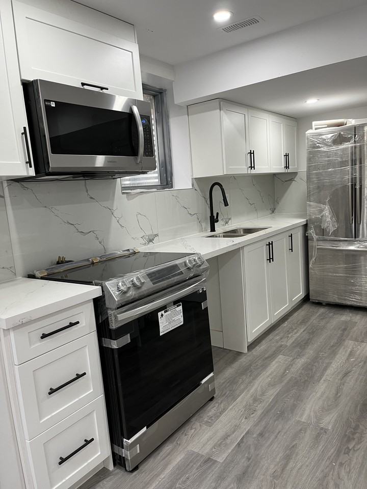 708 Savoline Boulevard Unit B - Photo 3 of 11