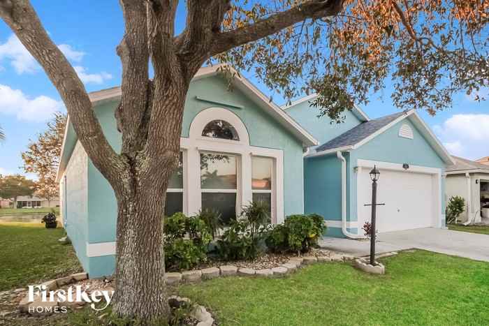 1310 Berryhill Dr - Photo 2 of 15