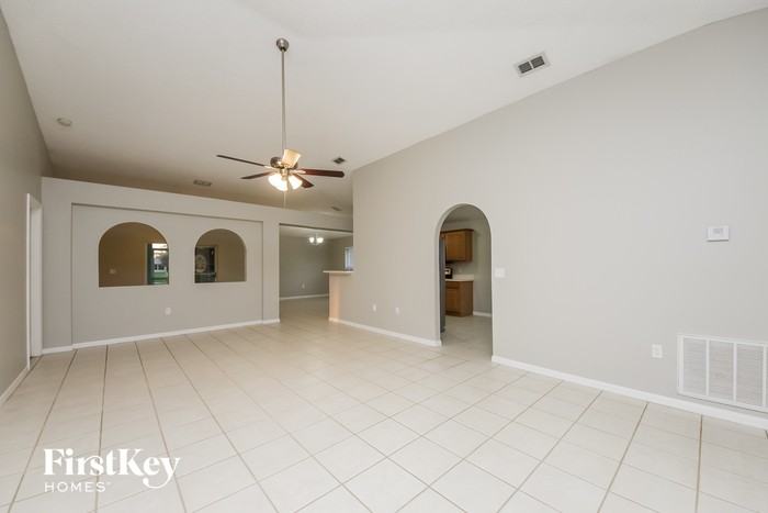 1310 Berryhill Dr - Photo 3 of 15