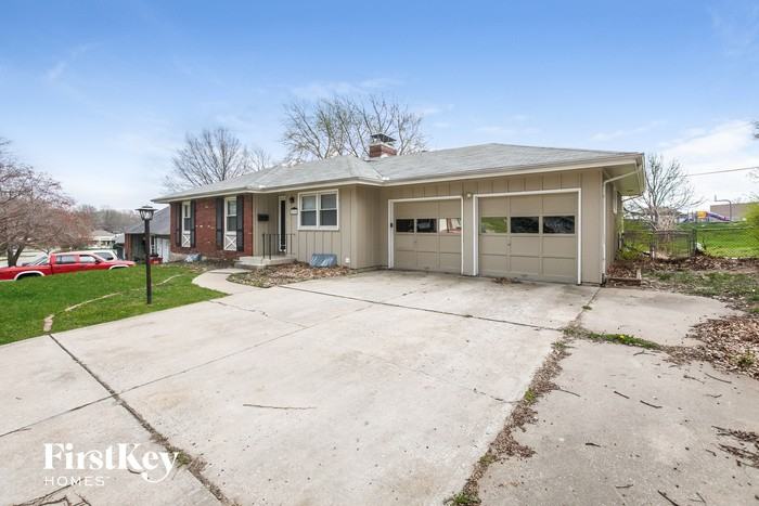 804 Nw Hearnes Ave - Photo 2 of 15