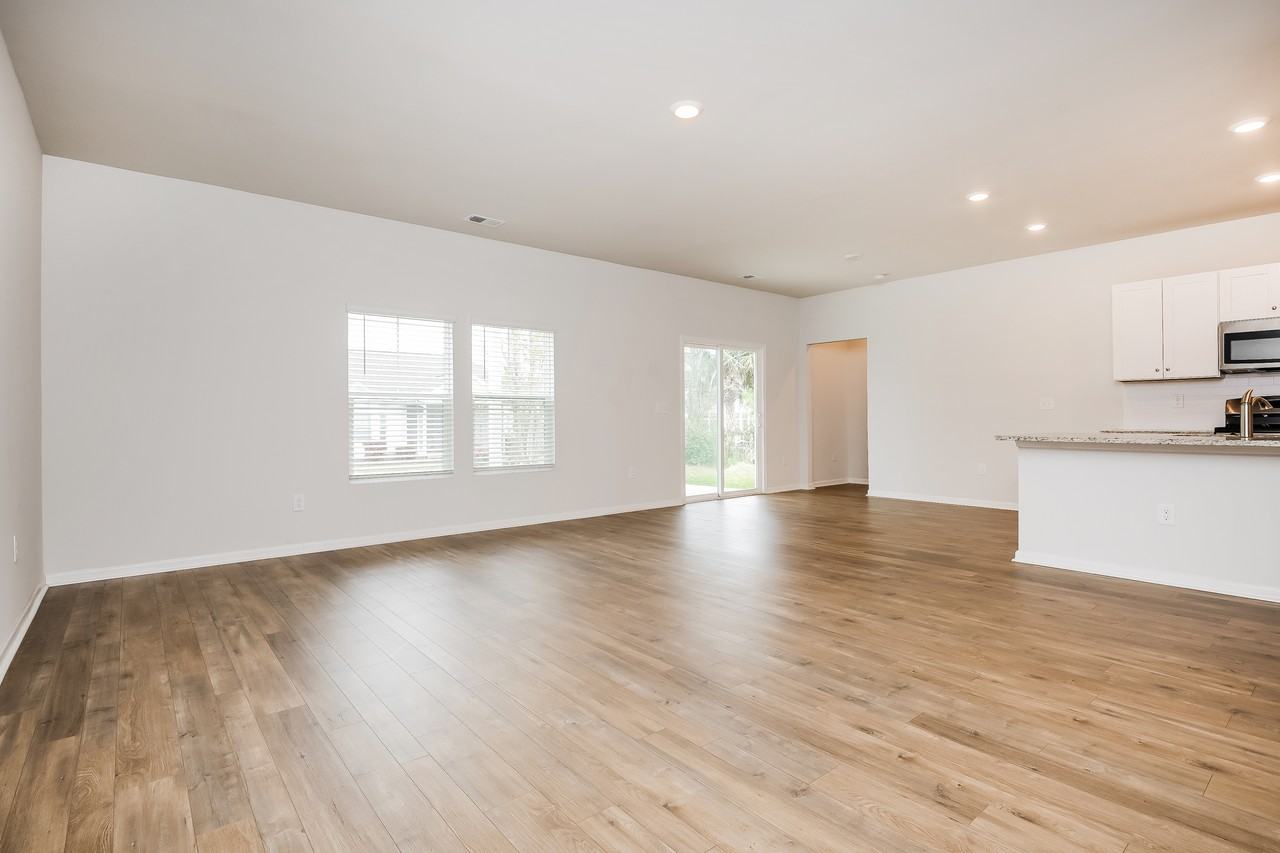 116 S Reindeer Rd - Photo 3 of 20