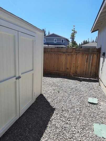 16424 Bassett Dr - Photo 3 of 14