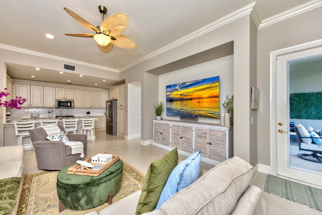 9242 Tesoro Ln - Photo 3 of 40