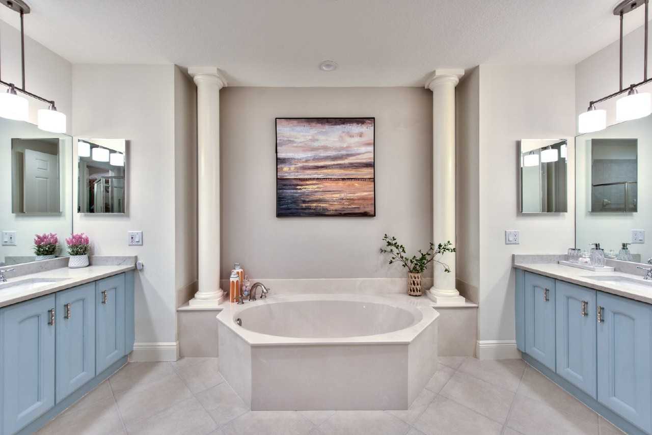 9242 Tesoro Ln - Photo 7 of 40