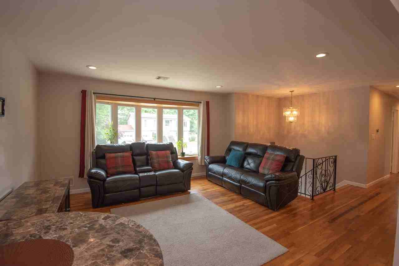 8 Howard St - Photo 3 of 17