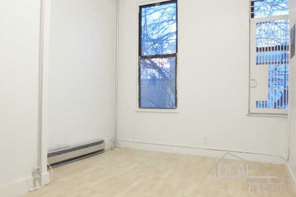 Menahan St #1R - Photo 2 of 10