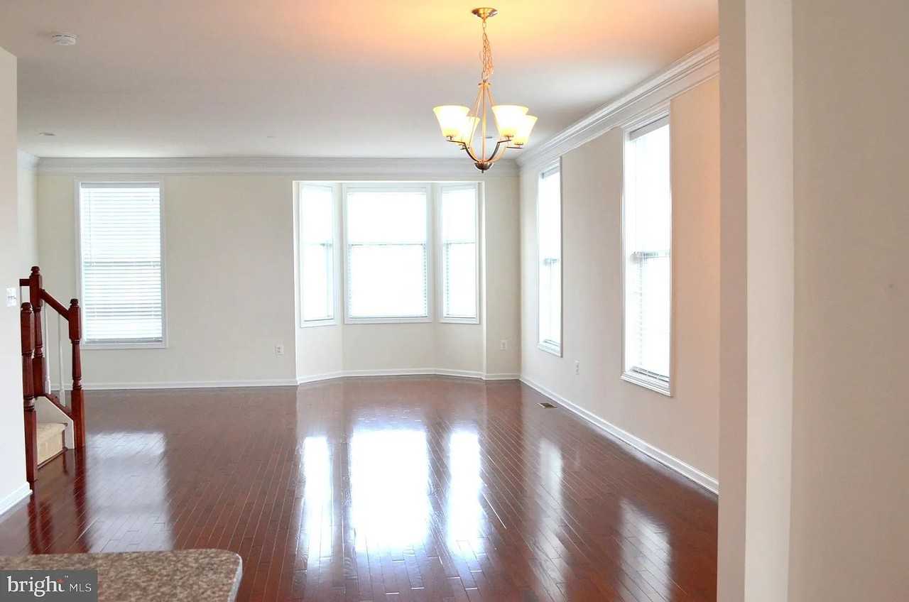 23351 Milltown Knoll Sq - Photo 3 of 12