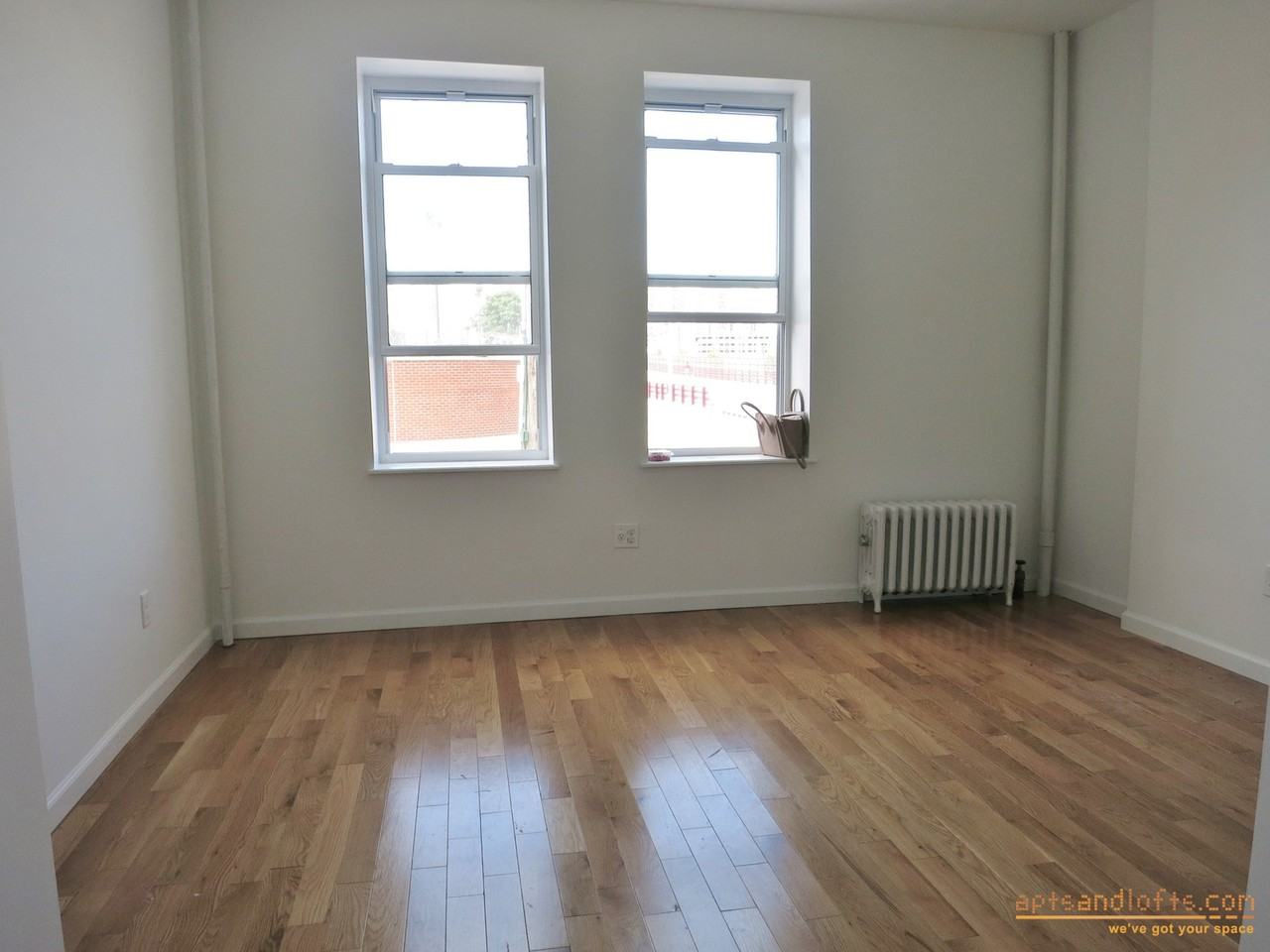 36-5 Vernon Blvd #1L - Photo 2 of 6