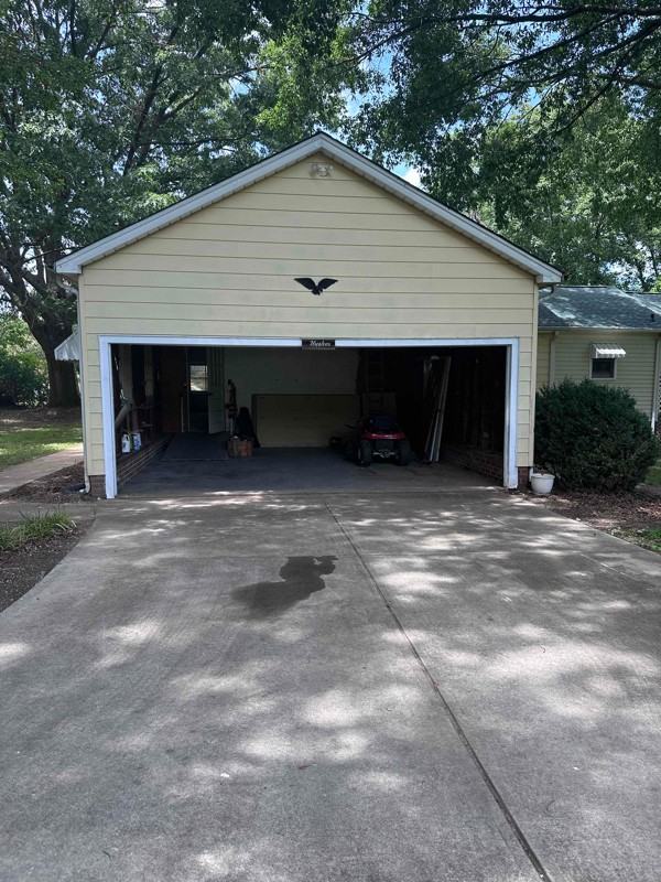 109 Arrowood Dr - Photo 3 of 16