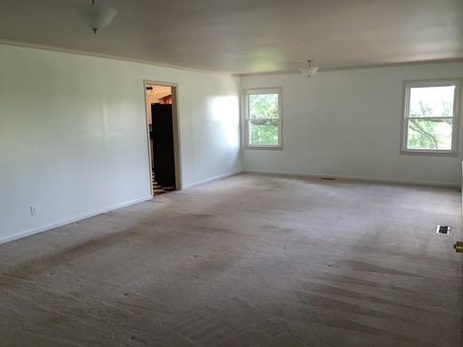 208 S Locust Ave - Photo 2 of 9