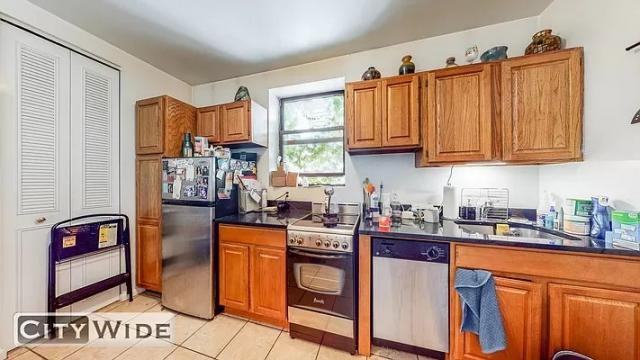 1441 York Avenue - Photo 3 of 6