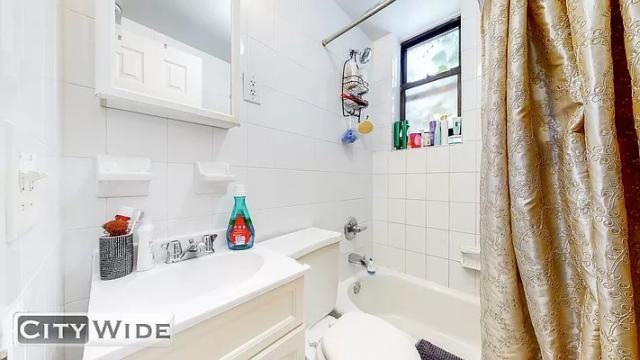 1441 York Avenue - Photo 4 of 6