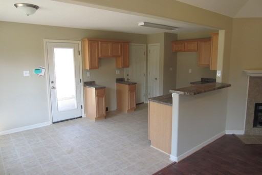 1009 Crayton Ridge Dr - Photo 3 of 5