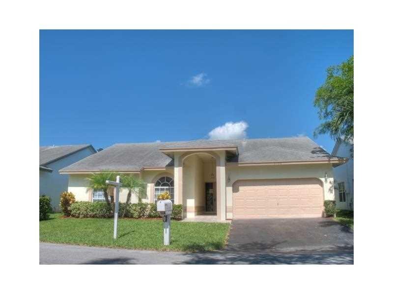 5342 NW 99th Ln - Photo 2 of 6