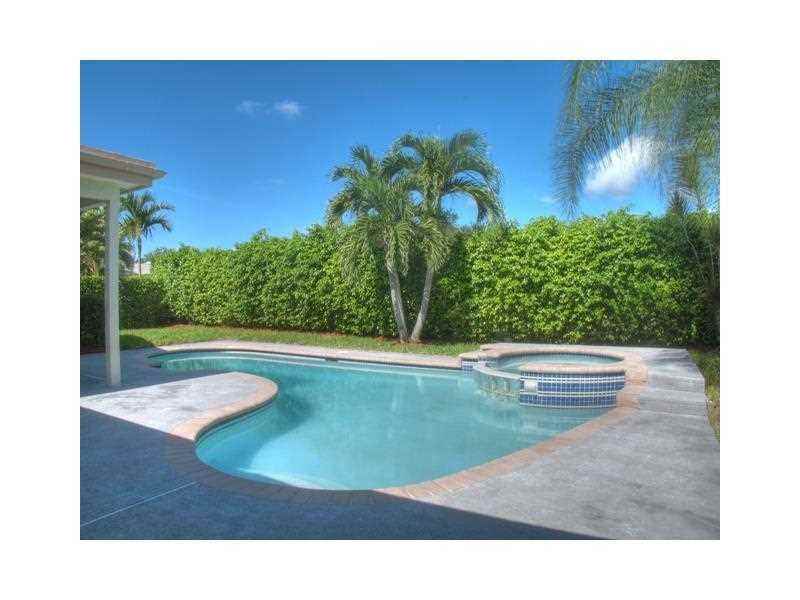 5342 NW 99th Ln - Photo 3 of 6