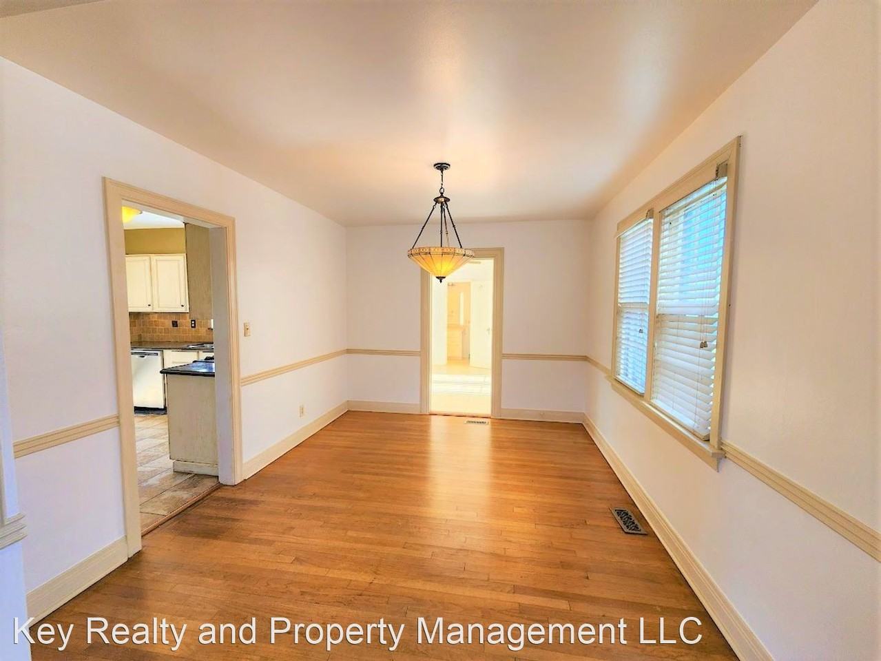 2541 Nw 25th St - Photo 3 of 44