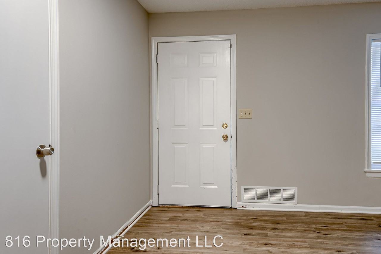 8312 E 57th St - Photo 2 of 23