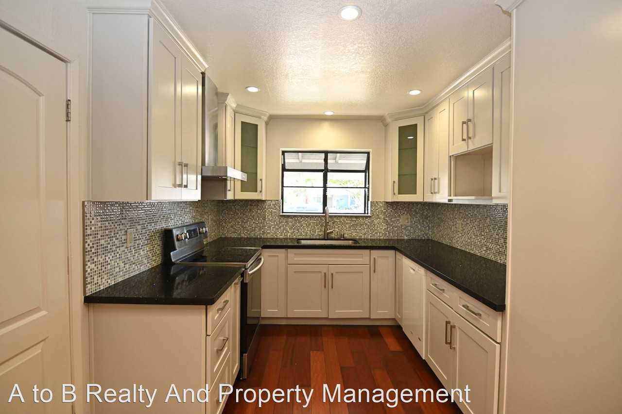 3083 Lynview Dr - Photo 2 of 25