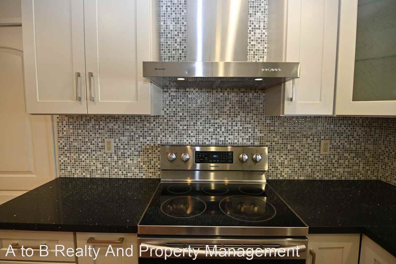 3083 Lynview Dr - Photo 3 of 25